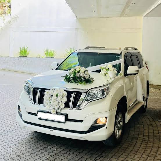 Vehicles arriving at an evening event venue
